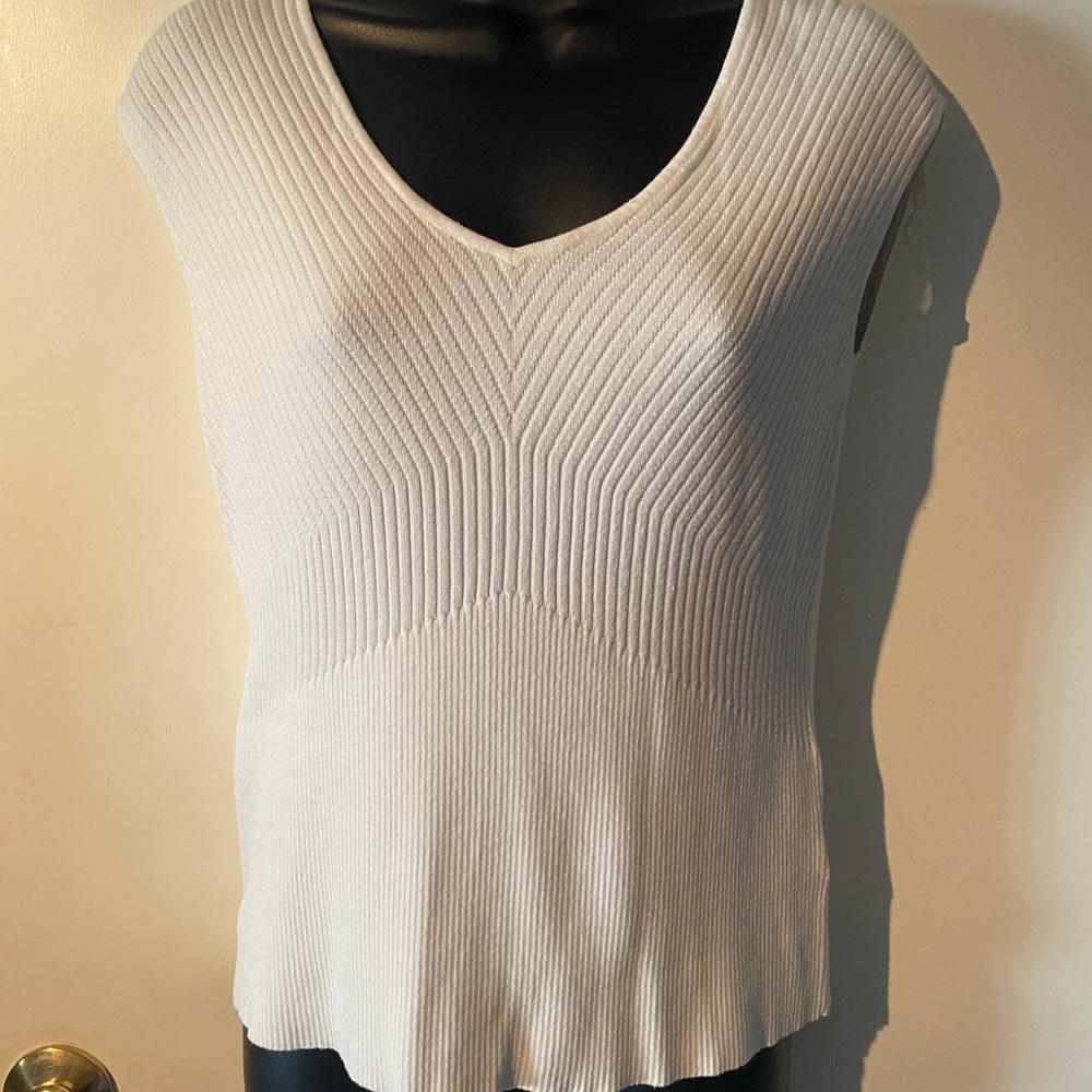 White Ribbed Sleeveless Top by W Size Medium